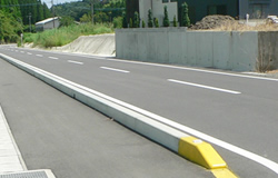 歩車道境界ブロック